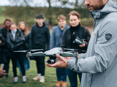 Wie organisiere ich workshops für drohnenfotografie: checklisten, risk management und teilnehmerübungen