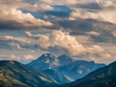 Wie retuschiere ich luftbilder in lightroom, um dynamik und detail in wolken und schatten zu bewahren