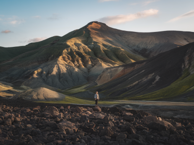 Wie finde ich die beste tageszeit für kontrastreiche luftaufnahmen ohne harte schatten